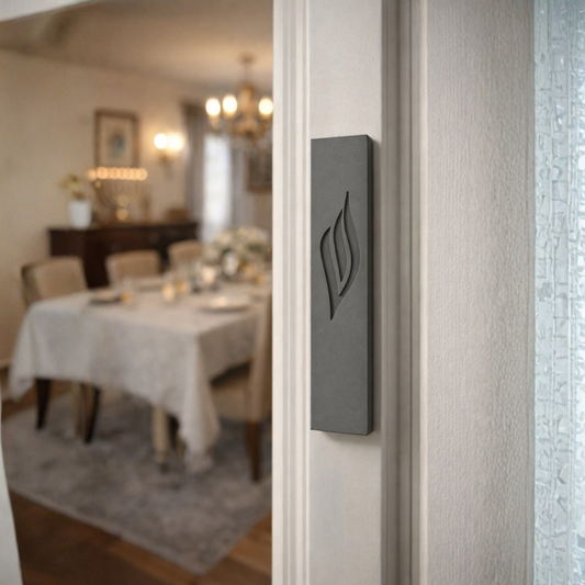 מזוזה בטון אפור